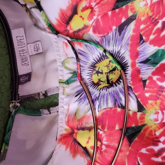 Jennifer Lopez fancy tank top - Picture 3 of 4